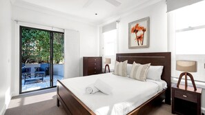 4 bedrooms, iron/ironing board, free WiFi, bed sheets - Neptune, Hyams Beach, Jervis Bay (Hyams Beach)