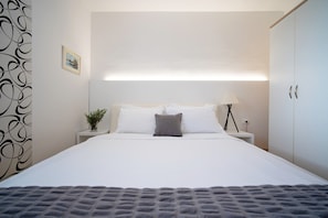 1 bedroom, internet, bed sheets