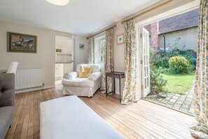 4 bedrooms, iron/ironing board