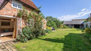 Exterior - Plum Guide - In The Wheat House (Colchester)