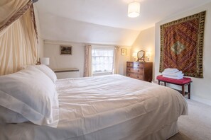 4 bedrooms, iron/ironing board