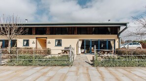 Exterior - Plum Guide - Sugar Town (Cheltenham)