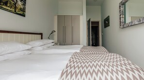 4 bedrooms, iron/ironing board
