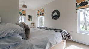 4 bedrooms, iron/ironing board