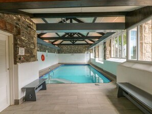 Outdoor pool - Plum Guide - Jetty Uncharted (Ambleside)