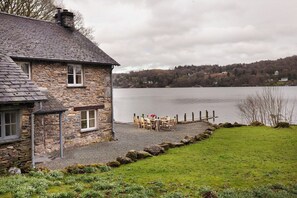 Terrace/patio - Plum Guide - Jetty Uncharted (Ambleside)