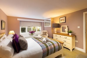 5 bedrooms, iron/ironing board