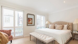 Room - Plum Guide - Champagne Supernova (London)