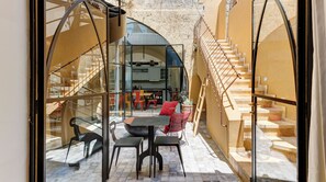 Dining - Plum Guide - Magic Tiles (Tel Aviv)