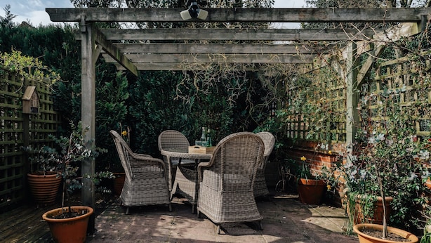 Outdoor dining - Plum Guide - Duck Duck Goose (Norwich)