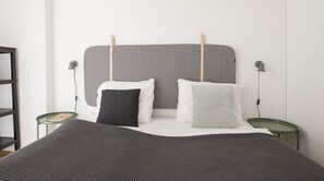 4 Schlafzimmer, Bügeleisen/Bügelbrett