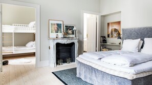 2 kamar tidur dan setrika/meja setrika