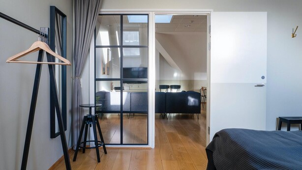 5 chambres, fer et planche à repasser