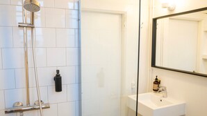 Douche, articles de toilette de luxe