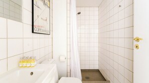 Bathroom - Plum Guide - Charlotte Amalie (Copenhagen)