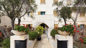 Property grounds - Plum Guide - Andromeda Outlook (Tel Aviv)