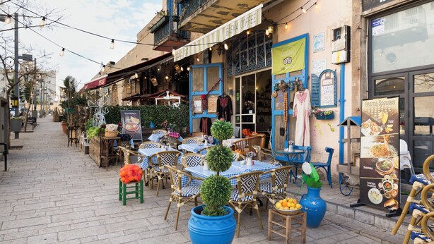 Outdoor dining - Plum Guide - Andromeda Outlook (Tel Aviv)
