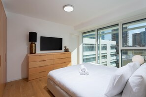 Miscellaneous - Plum Guide - Play by Play (Tel Aviv)