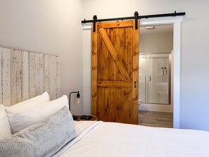 6 habitaciones, tabla de planchar con plancha y cuna de viaje 