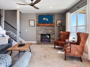 Smart TV, fireplace, Netflix, Hulu