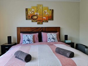 3 bedrooms, desk, iron/ironing board, WiFi