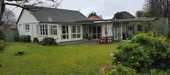 Entire Bunglow in Central Hutt with FREE-WiFi