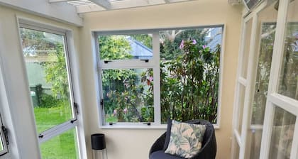 Entire Bunglow in Central Hutt with FREE-WiFi