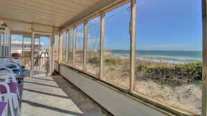 Unclassified image, 5 of 36, button - Wave To Cool: 4-bedroom oceanfront cottage in Surf City, NC. (Surf City)