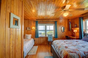 4 bedrooms, iron/ironing board, WiFi