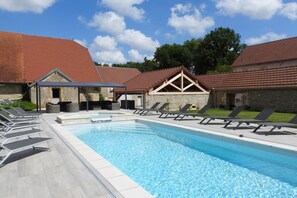 Outdoor pool, a heated pool - Chez Clément (Balesmes-sur-Marne)