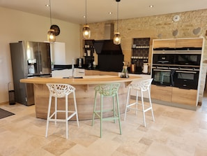 Fridge, microwave, oven, stovetop - Chez Clément (Balesmes-sur-Marne)