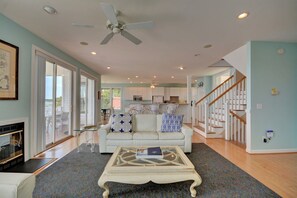 TV, peis og DVD-spiller