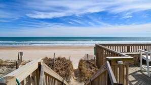 On the beach - Oceanfront, 3-bedroom Whale Song in Surf City - perfect for 7 guests. (Surf City)