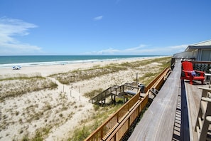 On the beach - Experience oceanfront bliss at Queen's Grant (Topsail Beach)