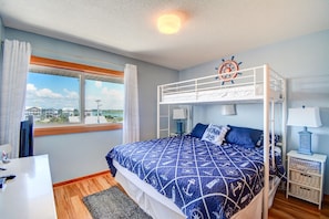 3 bedrooms, iron/ironing board, WiFi - Experience oceanfront bliss at Queen's Grant (Topsail Beach)