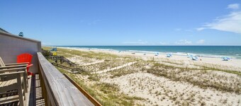 "Queen's Grant F-218" Oceanfront Condo, Community Pool, Playground, Day Docks