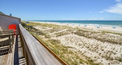 "Queen's Grant F-218" Oceanfront Condo, Community Pool, Playground, Day Docks