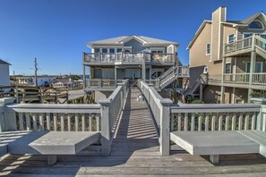 Terrace/patio - "C-Breeze" - OCEANFRONT LUXURY HOME IN SURF CITY, NC (Surf City)