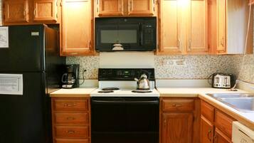 Fridge, microwave, stovetop, dishwasher