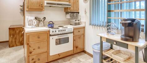 Fridge, microwave, stovetop, dishwasher