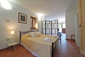 9 bedrooms, iron/ironing board, WiFi, bed sheets