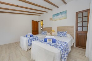 4 bedrooms, iron/ironing board, free WiFi, bed sheets