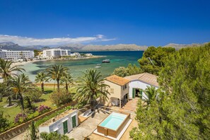 Exterior - Villa Morer Vermell - newly renovated seafront retreat with private pool (Alcúdia)