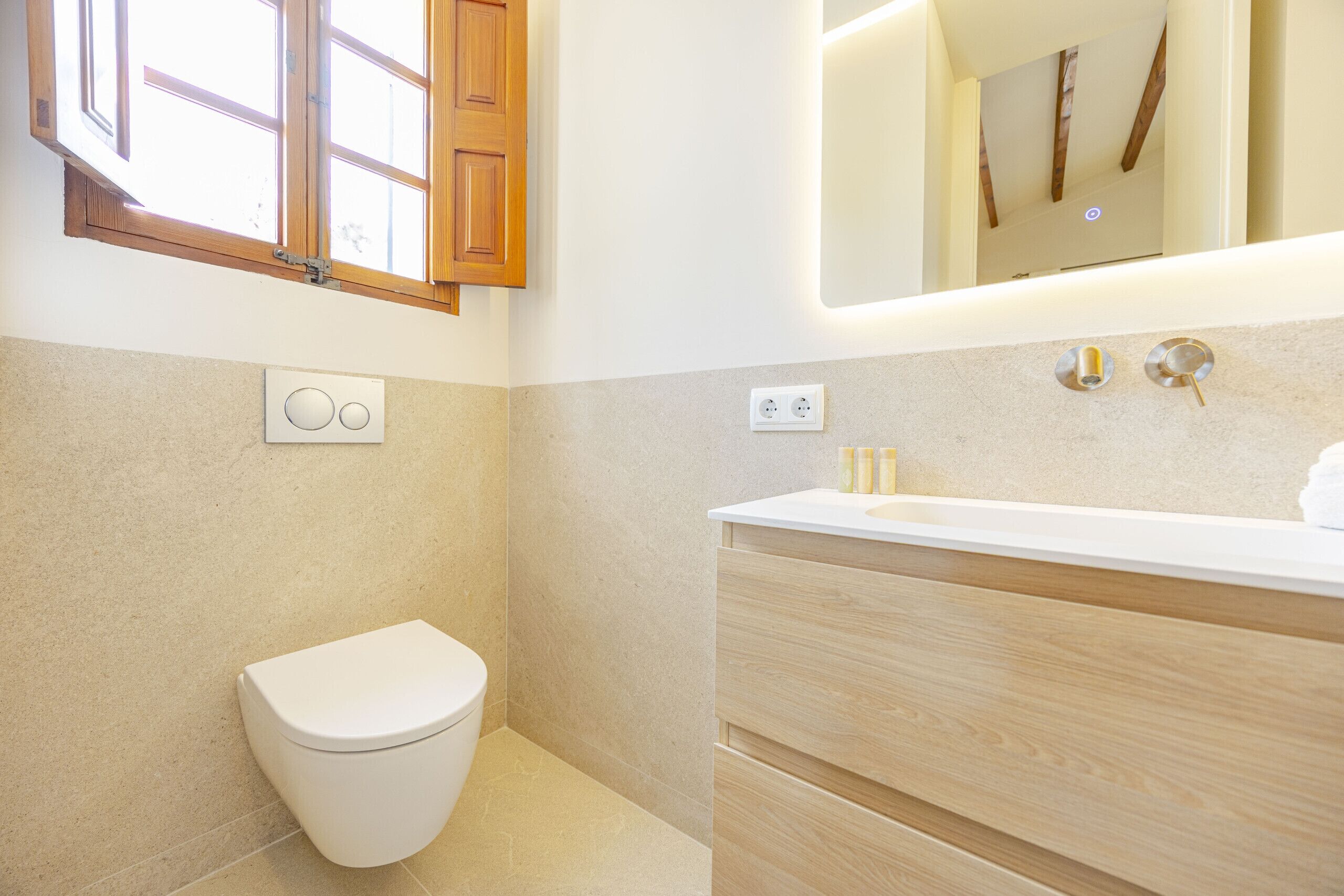 Bathtub, hair dryer, towels