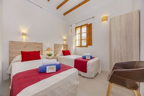 4 soverom, strykejern/-brett, wi-fi (inkludert) og sengetøy