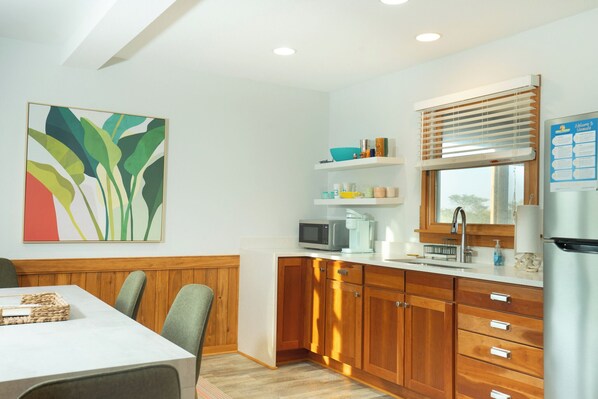 Fridge, microwave, oven, stovetop - Yeah Buoy - Ocracoke Island (Ocracoke)