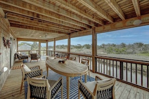 Outdoor dining - Yeah Buoy - Ocracoke Island (Ocracoke)