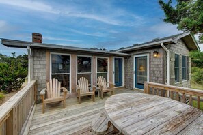 Outdoor dining - Fig and Thistle - Ocracoke Island (Ocracoke)