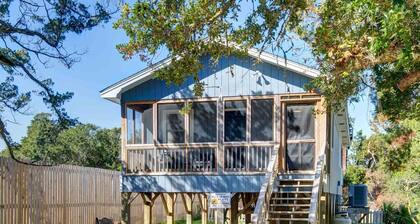Last Cast is a cozy, comfortable, pet friendly cottage with fenced yard.
