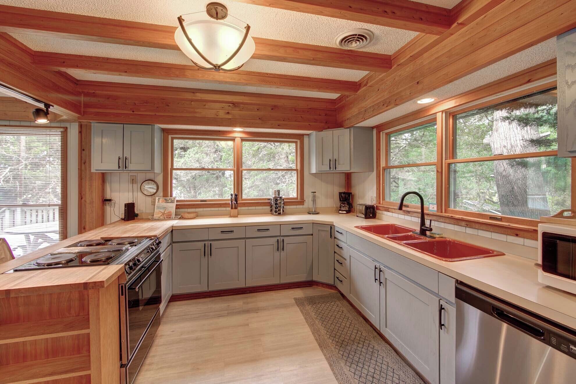 Geladeira, micro-ondas, fogão, cooktop